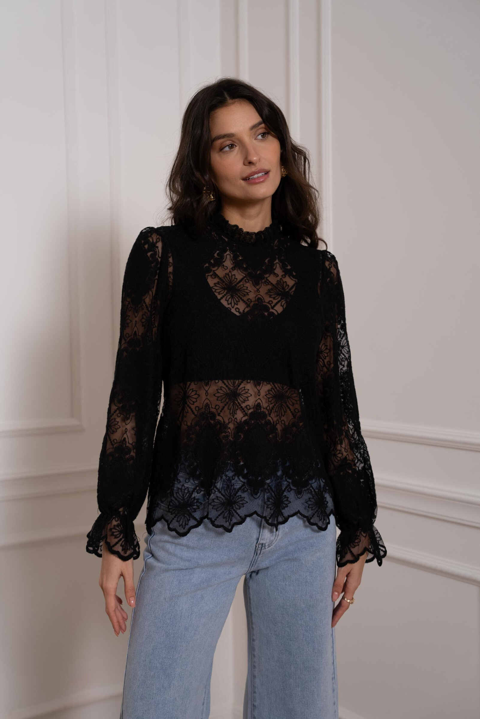 Mayorista Choklate - Blusa de encaje con cuello alto