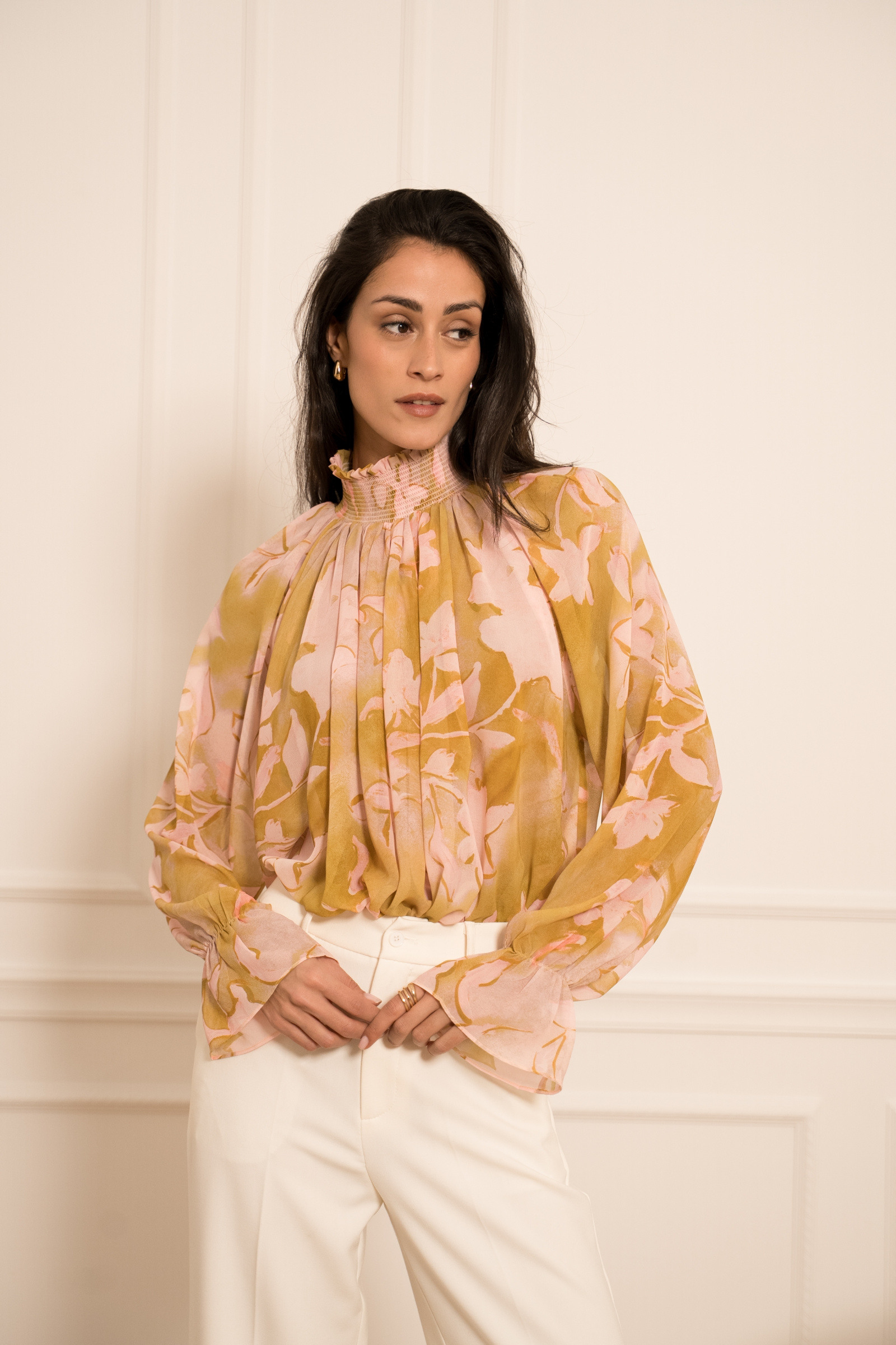 Mayorista Choklate - Blusa estampada de flores con cuello alto