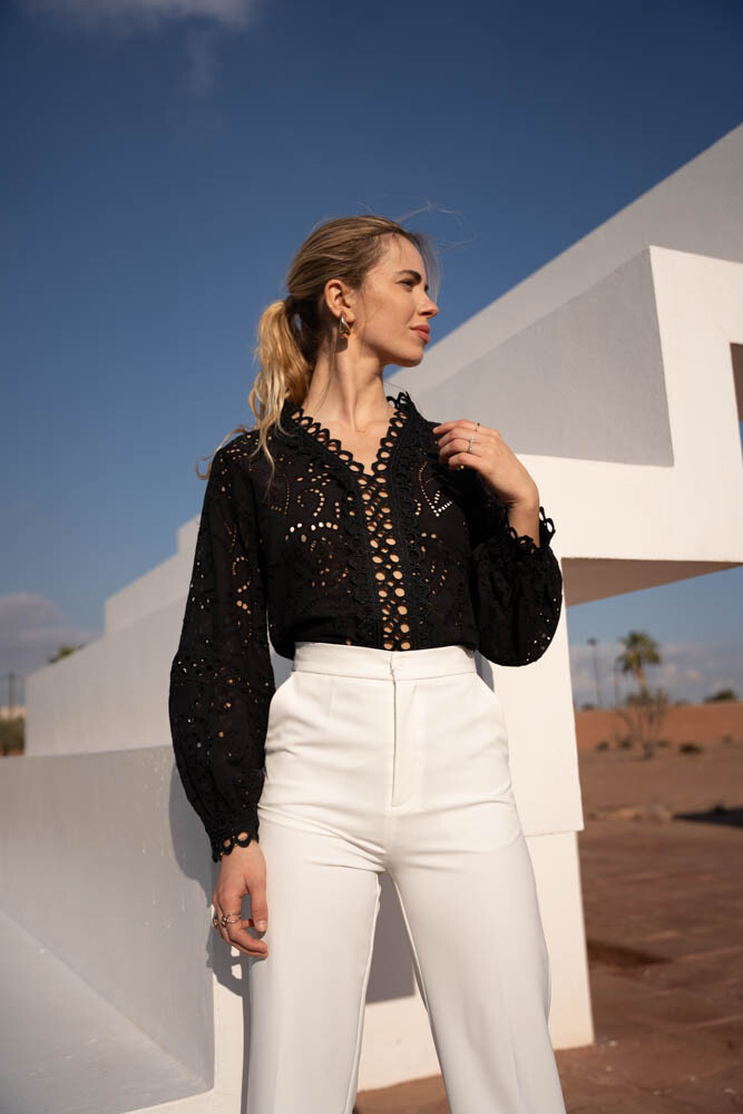 Mayorista Choklate - Blusa Camille de algodón calado con cuello de pico