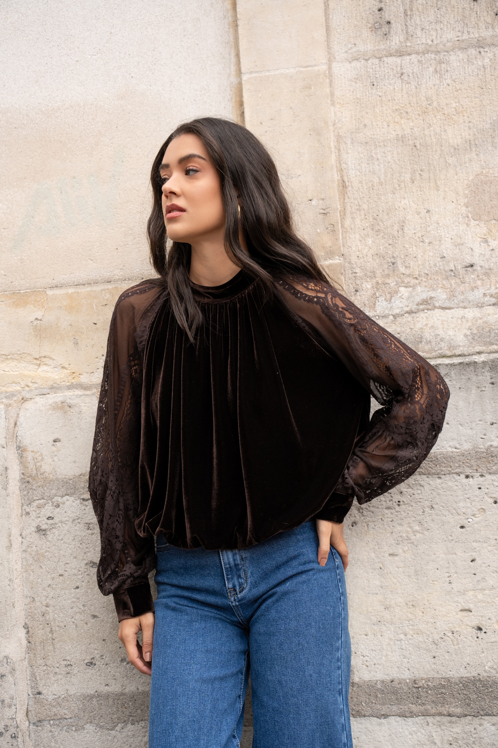 Mayorista Choklate - Blusa de terciopelo con mangas de encaje
