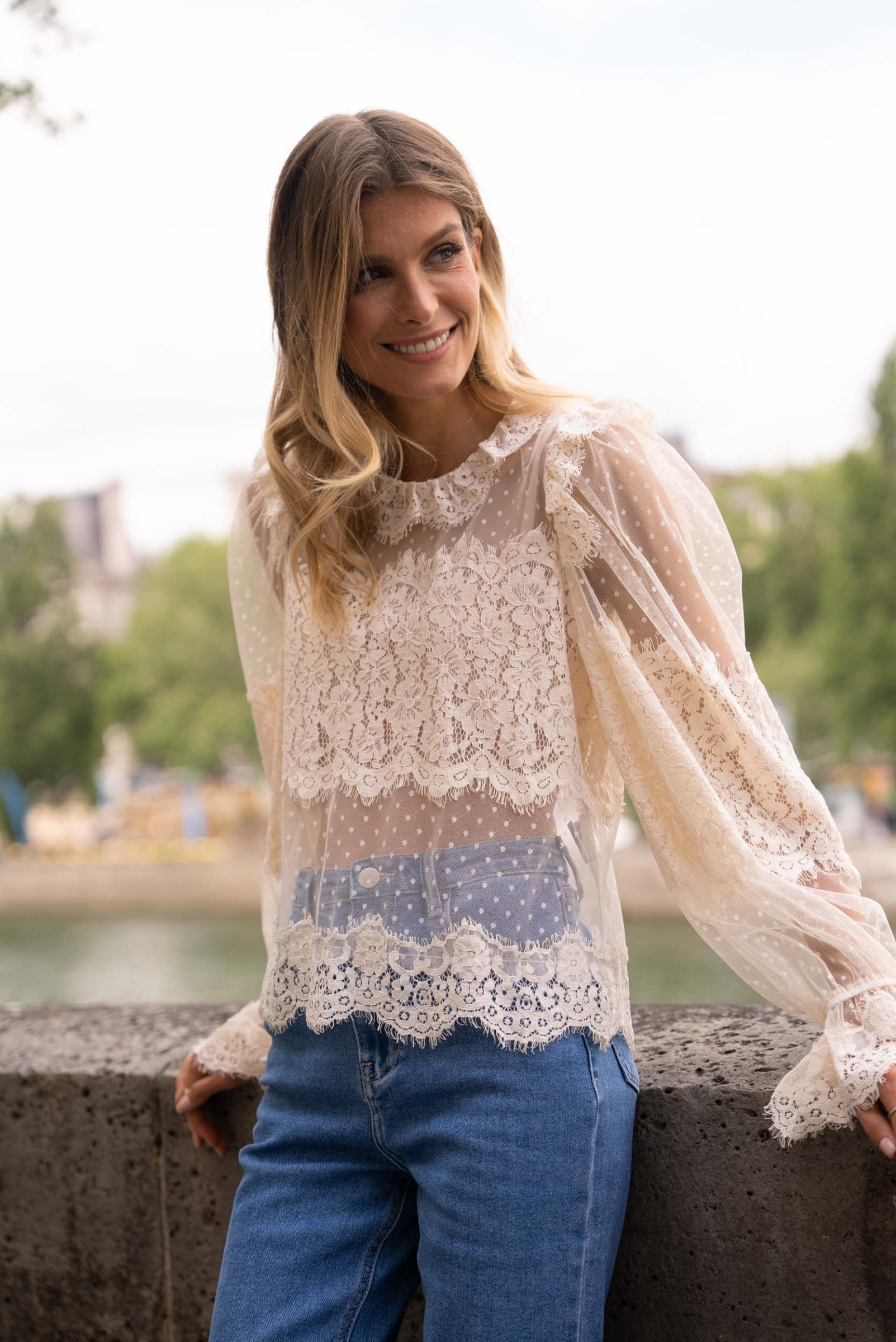Grossiste Choklate - Blouse en dentelle plumetis