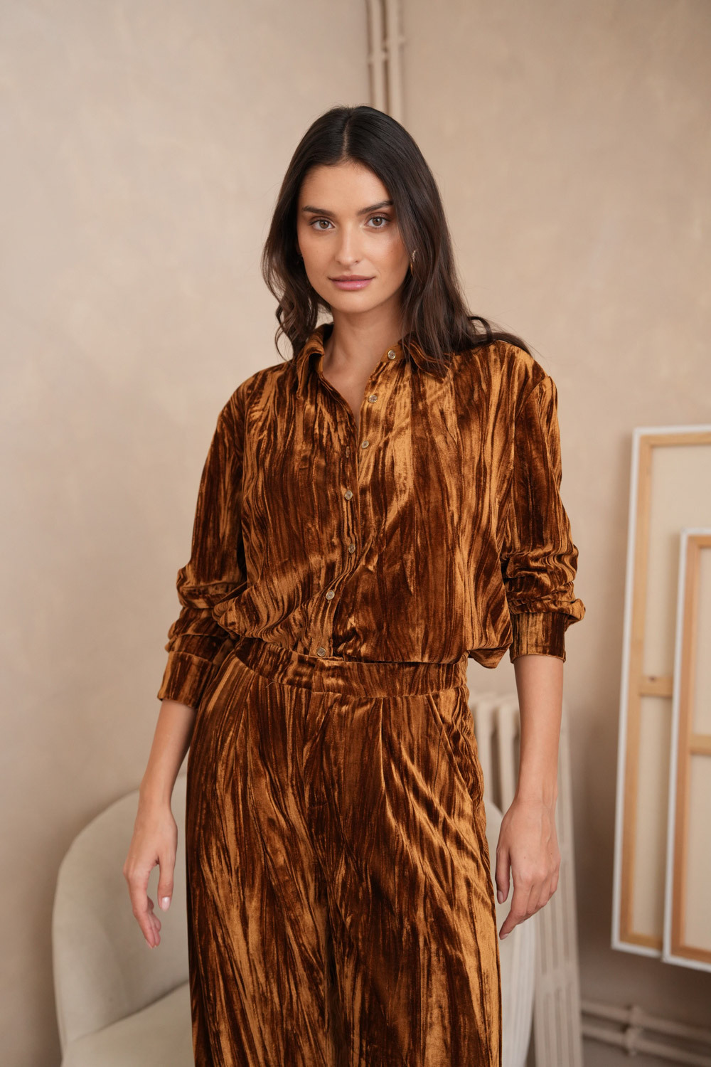 Wholesaler Choklate - Oversized crinkled velvet shirt
