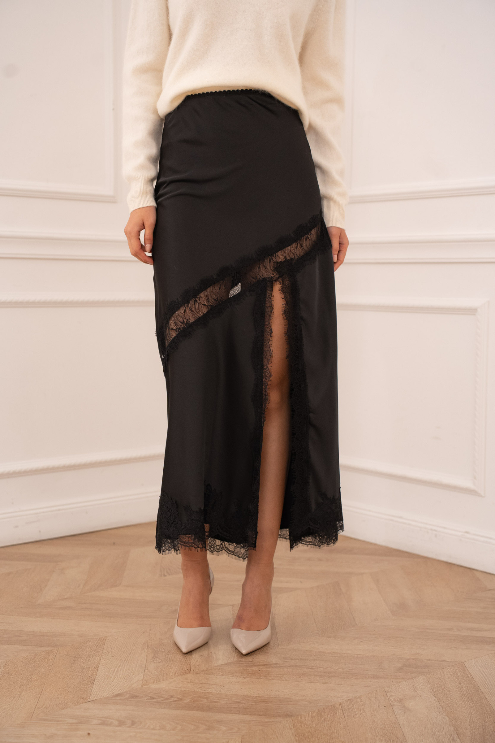 Grossiste Choklate - Jupe fendue satinée & dentelle