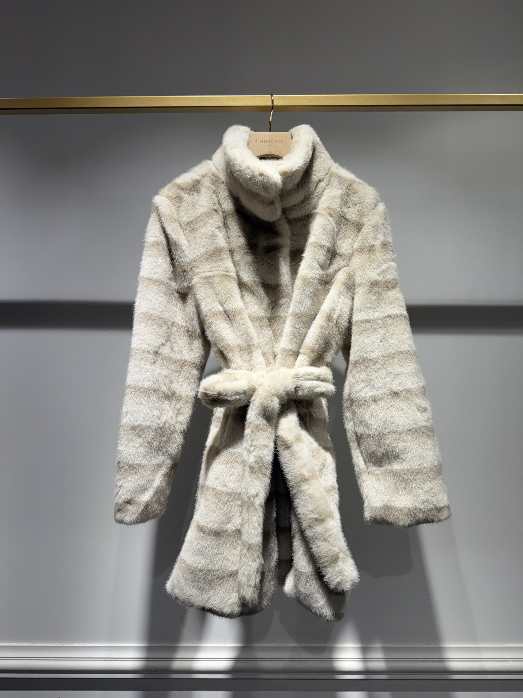 Grossiste Choklate - Manteau en fausse fourrure avec ceinture