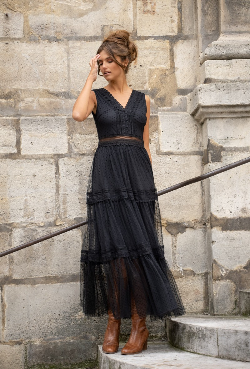 Großhändler Choklate - Langes Tüllkleid mit Punkten und Ausschnitt vorne und hinten