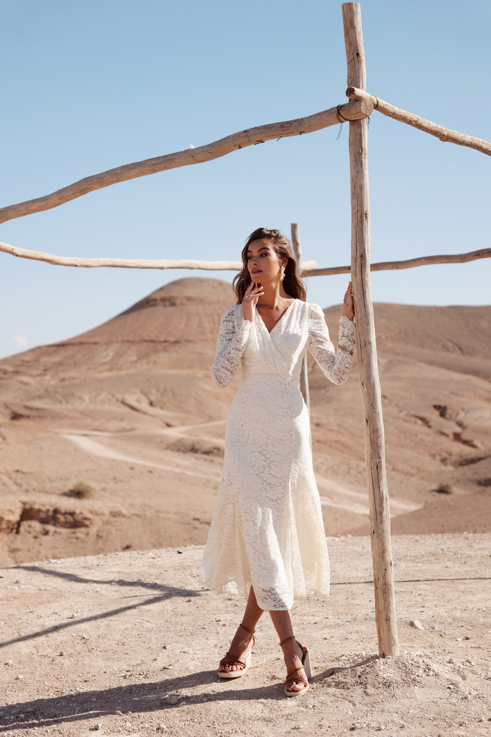 Wholesaler Choklate - Long lace dress