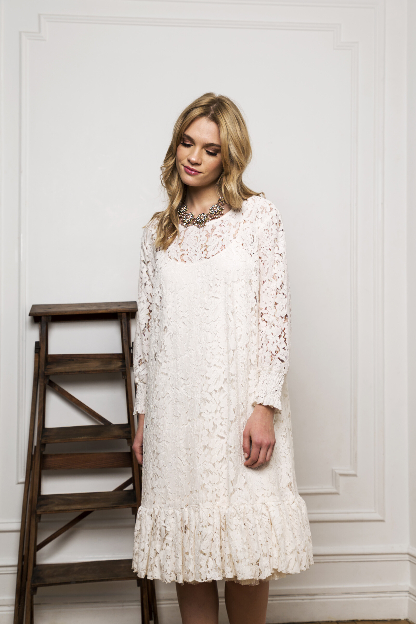 Grossiste Choklate - Robe mi-longue en dentelle