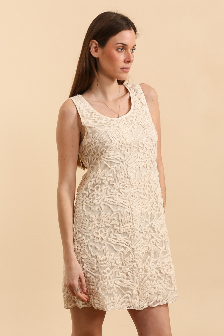Mayorista Choklate - Vestido de textura corta con flores y lentejuelas