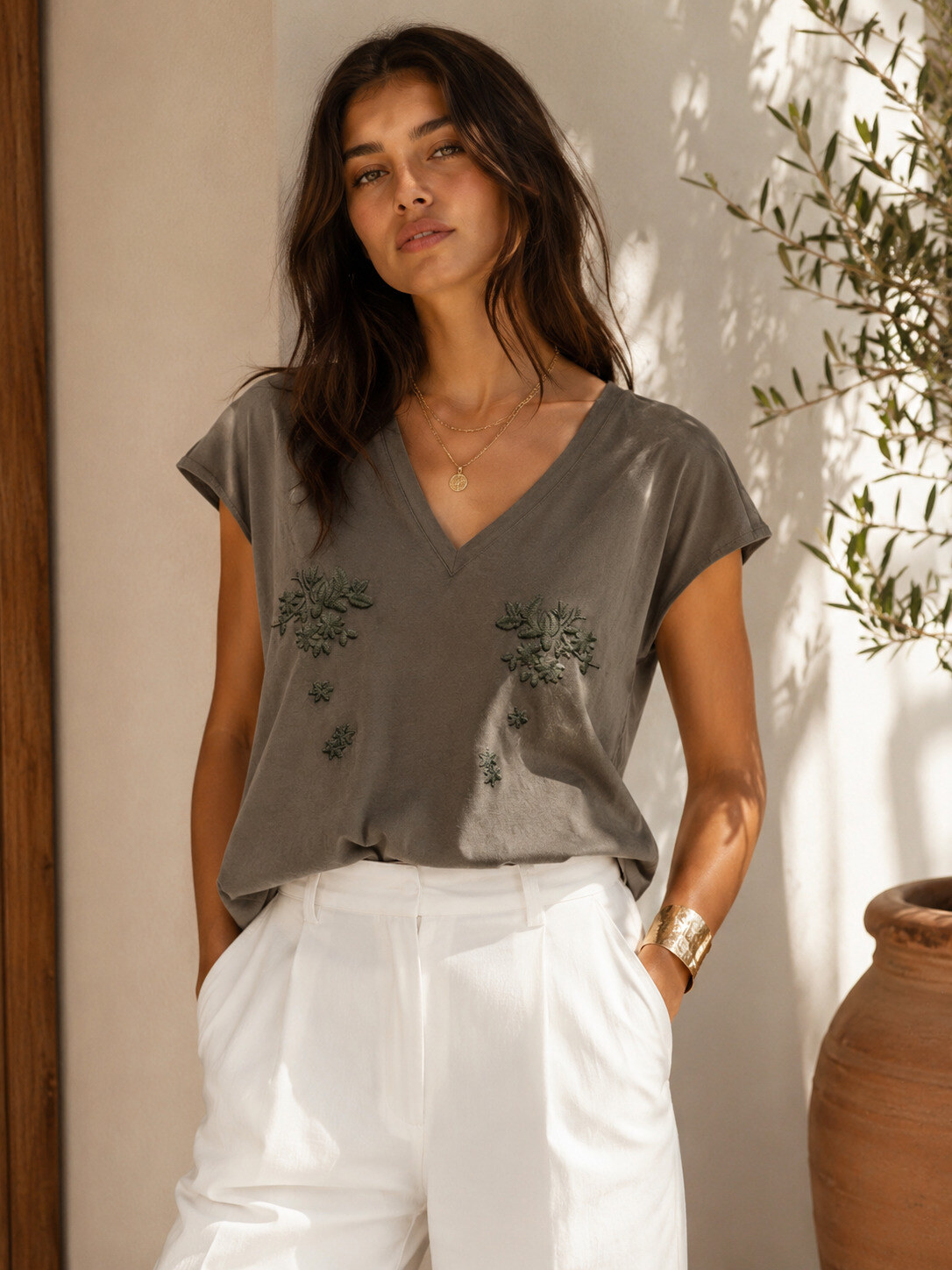 Wholesaler Choklate - Embroidered cotton V-neck T-shirt