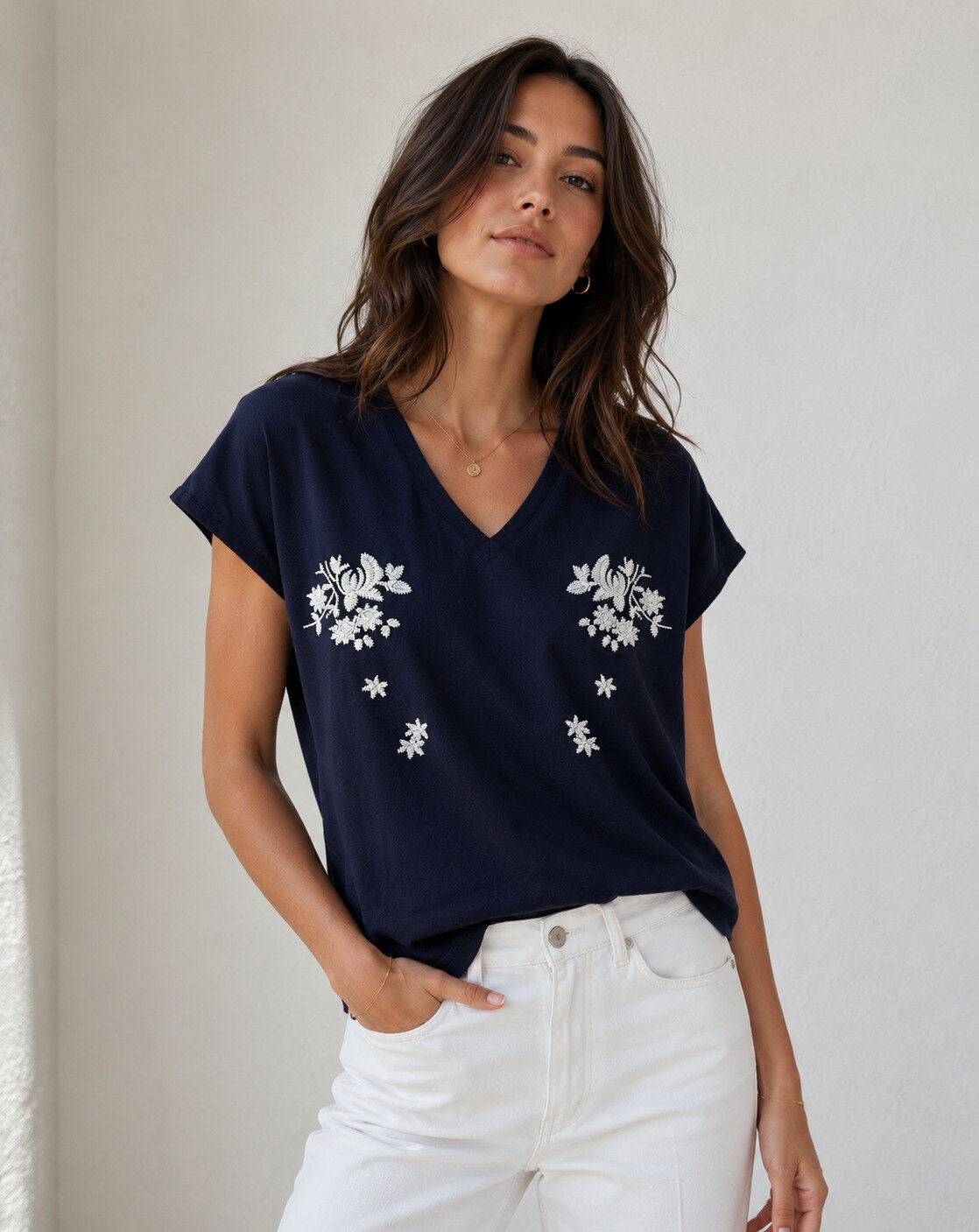 Wholesaler Choklate - Embroidered cotton V-neck T-shirt
