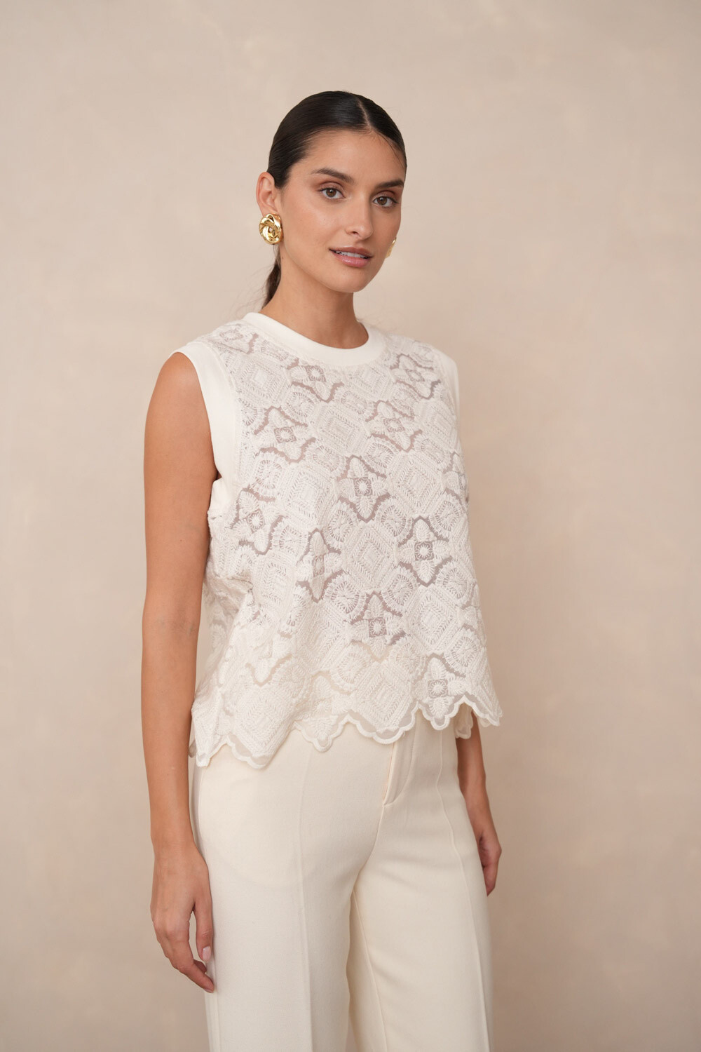 Grossiste Choklate - Top en dentelle brodée semi-transparente