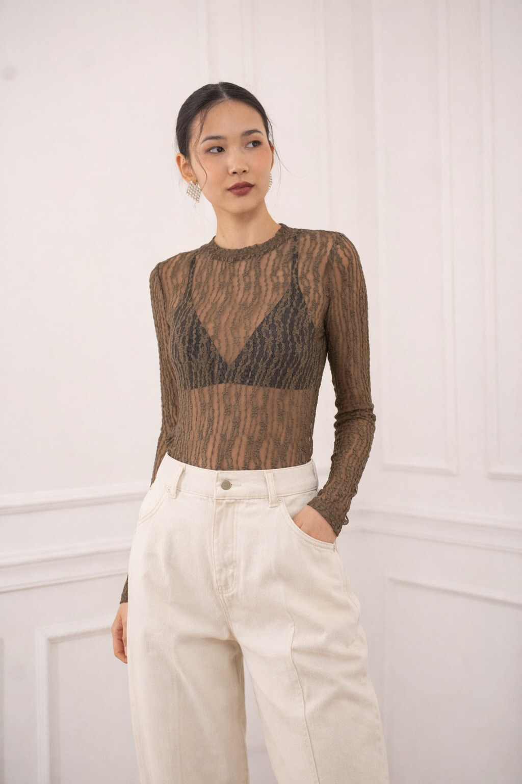 Wholesaler Choklate - Semi-sheer lace top