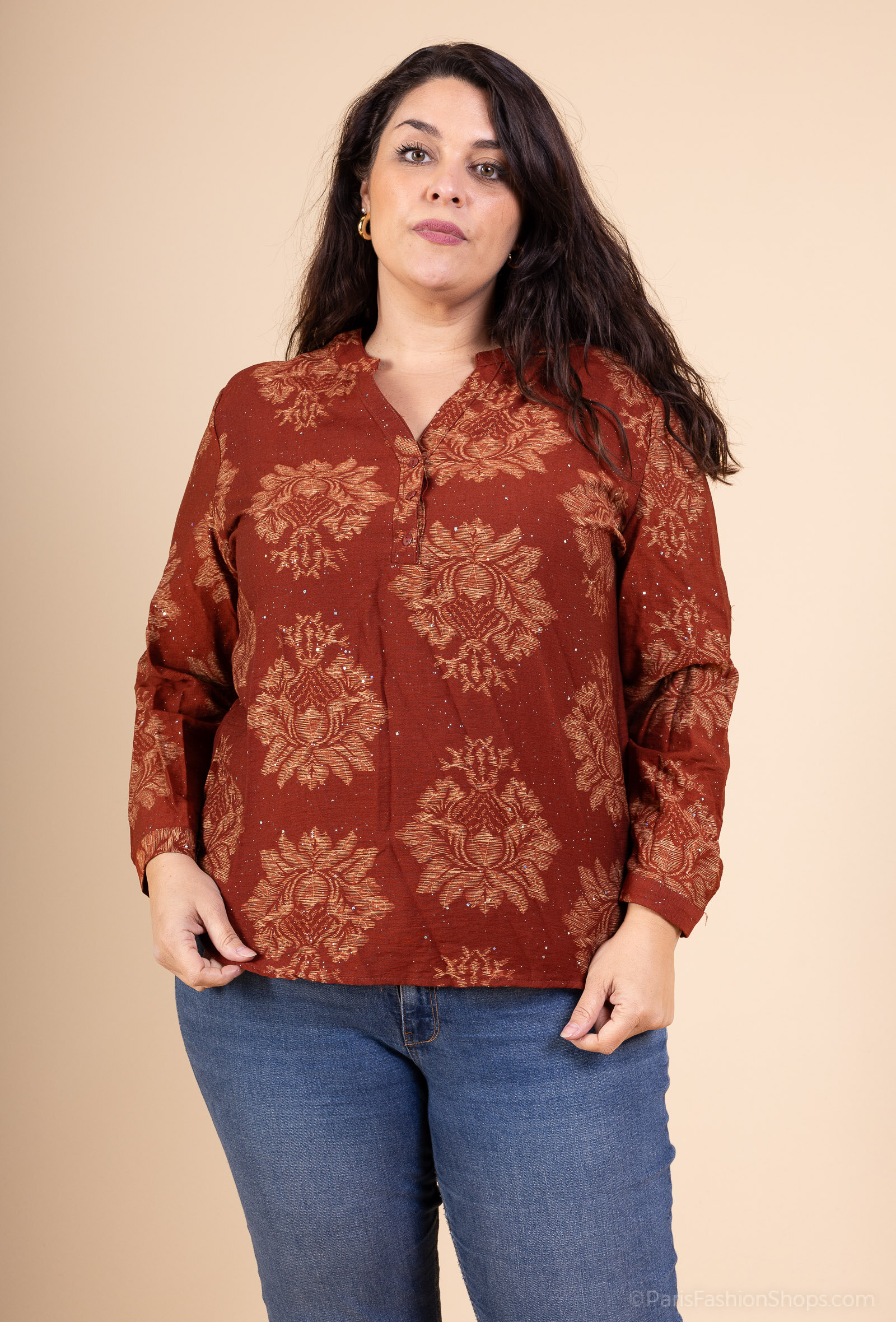 Plus-size shimmering lyocell blouse, perfect for autumn, made in China. Ideal for shining during cool evenings.