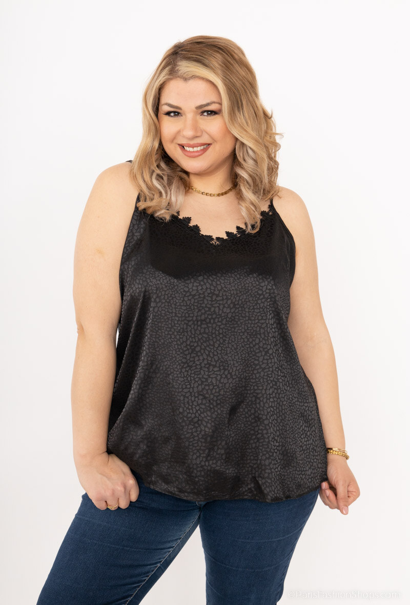 Light polyester tank top, ideal for summer, with trendy patterns. Made in China for the Spring/Summer 2025 collection.