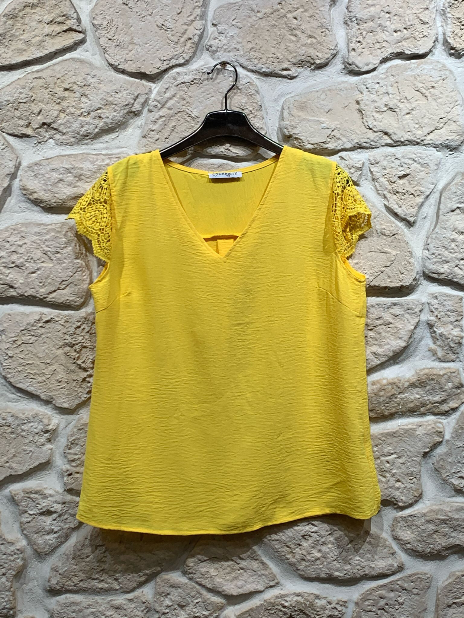Short-sleeved lace top, 100% polyester, ideal for spring. Designed in China, perfect for enhancing generous silhouettes.