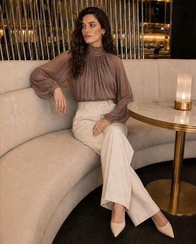 Großhändler Ciao Milano - Elegante Bluse aus leicht transparentem Satin-Voile Großhändler Ciao Milano - Elegante Bluse aus leicht transparentem Satin-Voile