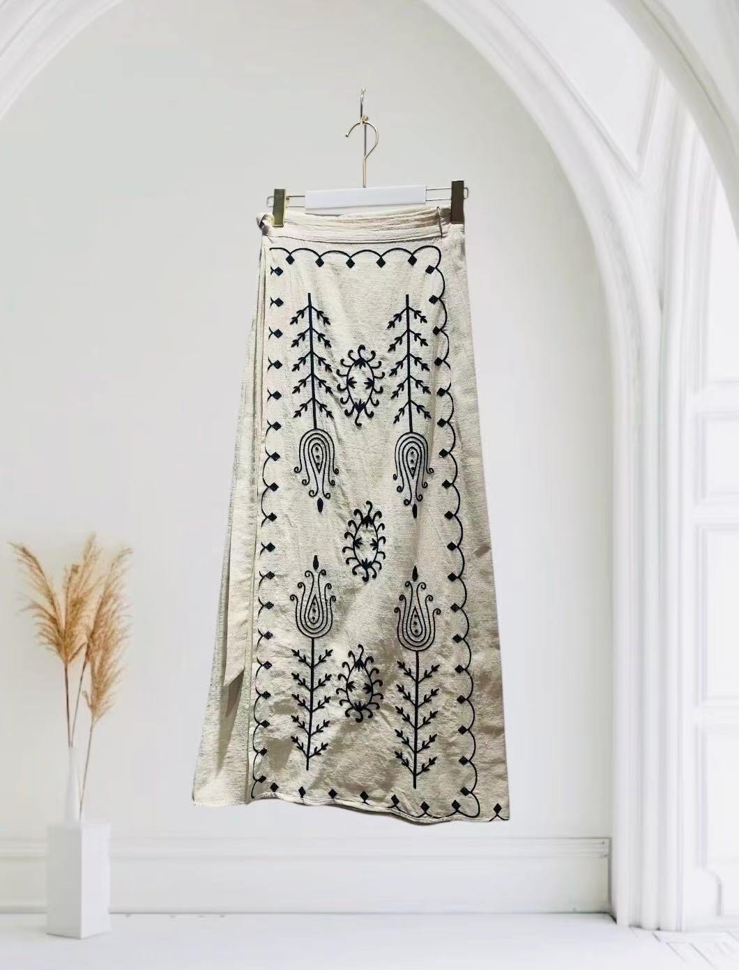 Timeless Elegance Embroidered Set - Image 4