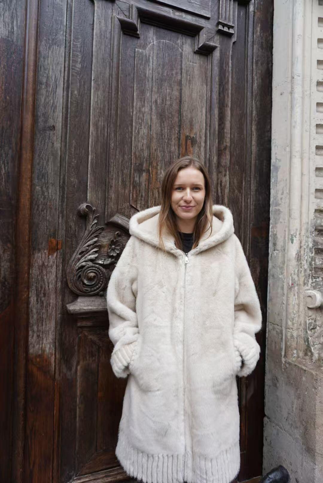 Manteau à capuche en fausse fourrure