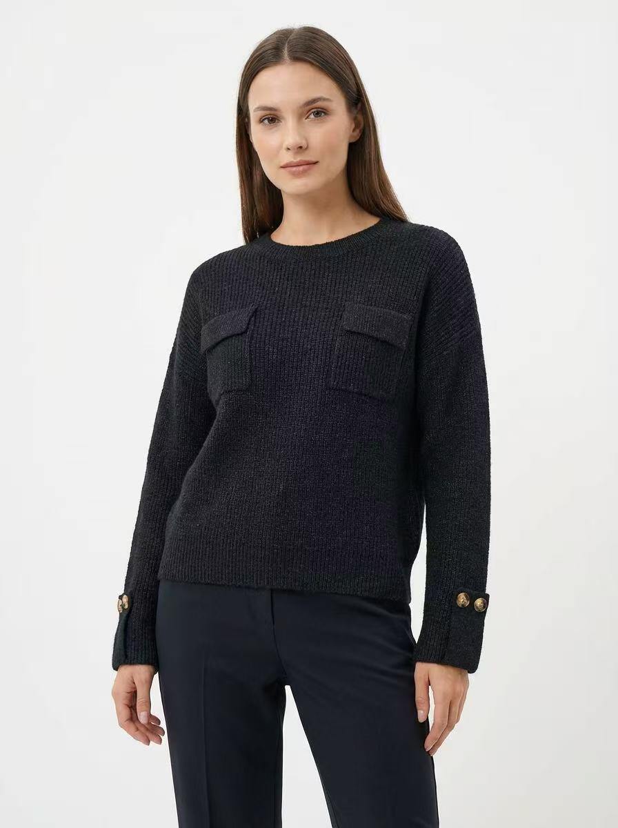 Maglione con bottone sulla manica