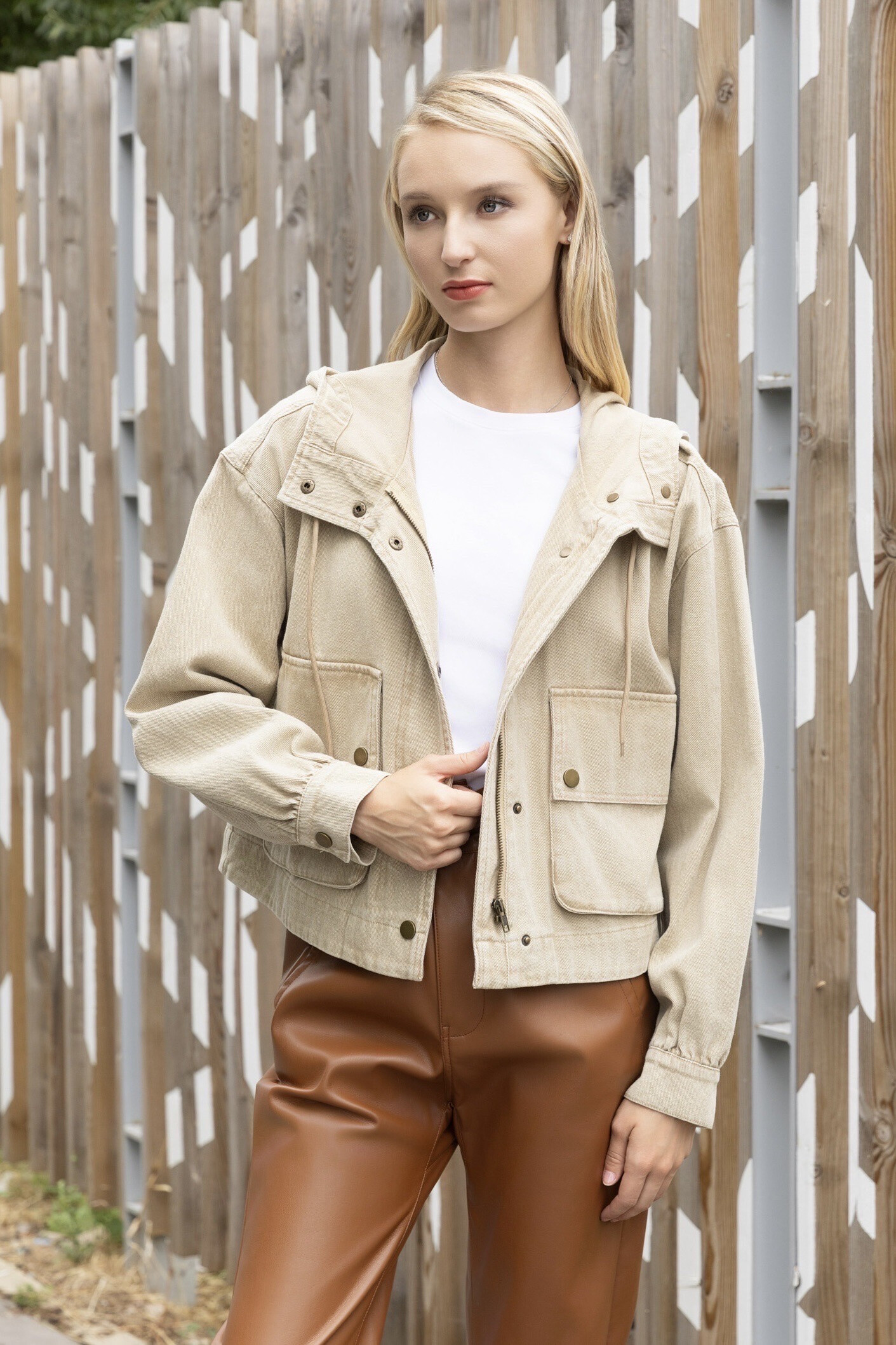 Grossiste Ciminy - VESTE EN JEANS A CAPUCHE