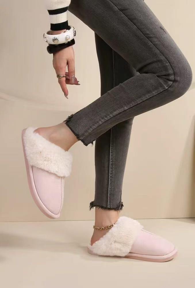 Grossiste Cink Me - Pantoufles blanches en coton à semelles fines et peluche