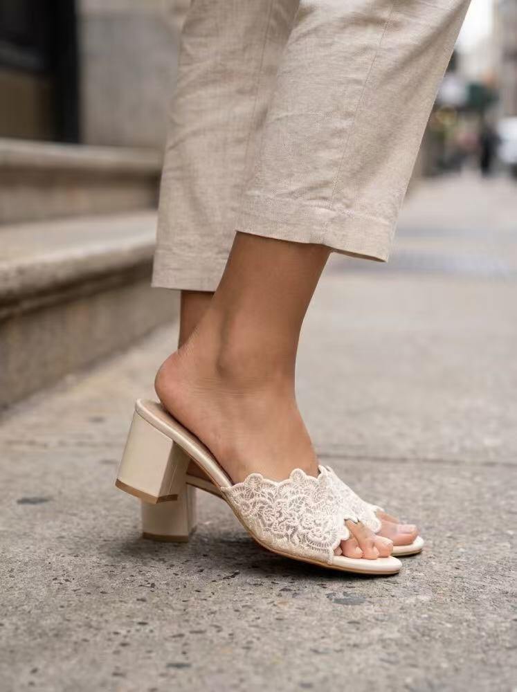 Grossiste Cink Me - Escarpins à talons hauts épais avec dentelle tressée