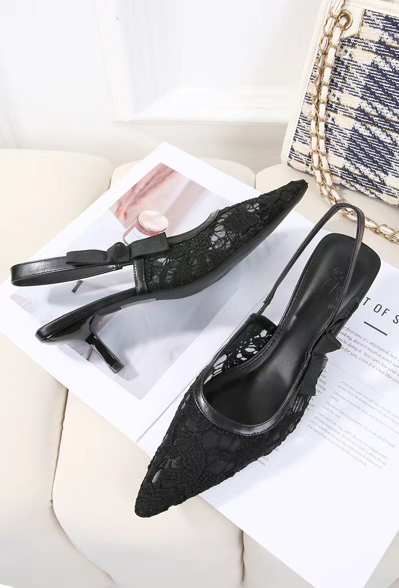 Grossista Cink Me - Décolleté slingback a punta con tacco quadrato in rete traslucida con motivi floreali in pizzo e piccolo fiocco laterale