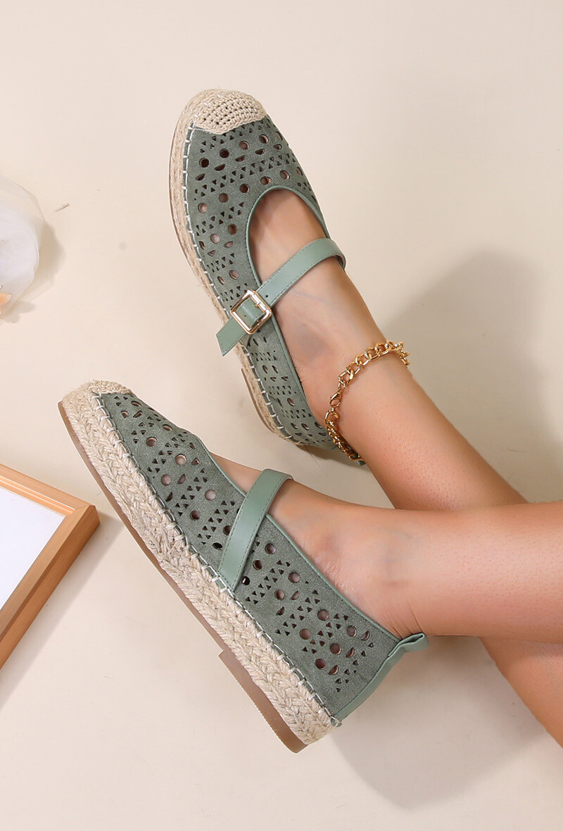 Grossiste Cink Me - Espadrilles à motifs découpés dans PU avec bride à boucle ajustable