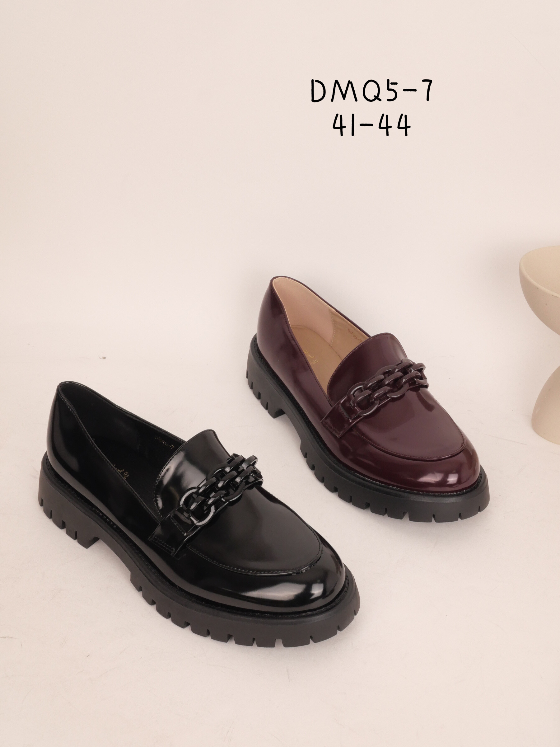 Wholesaler Cink Me - Moccasins in varnish with chain and notched sole bridle