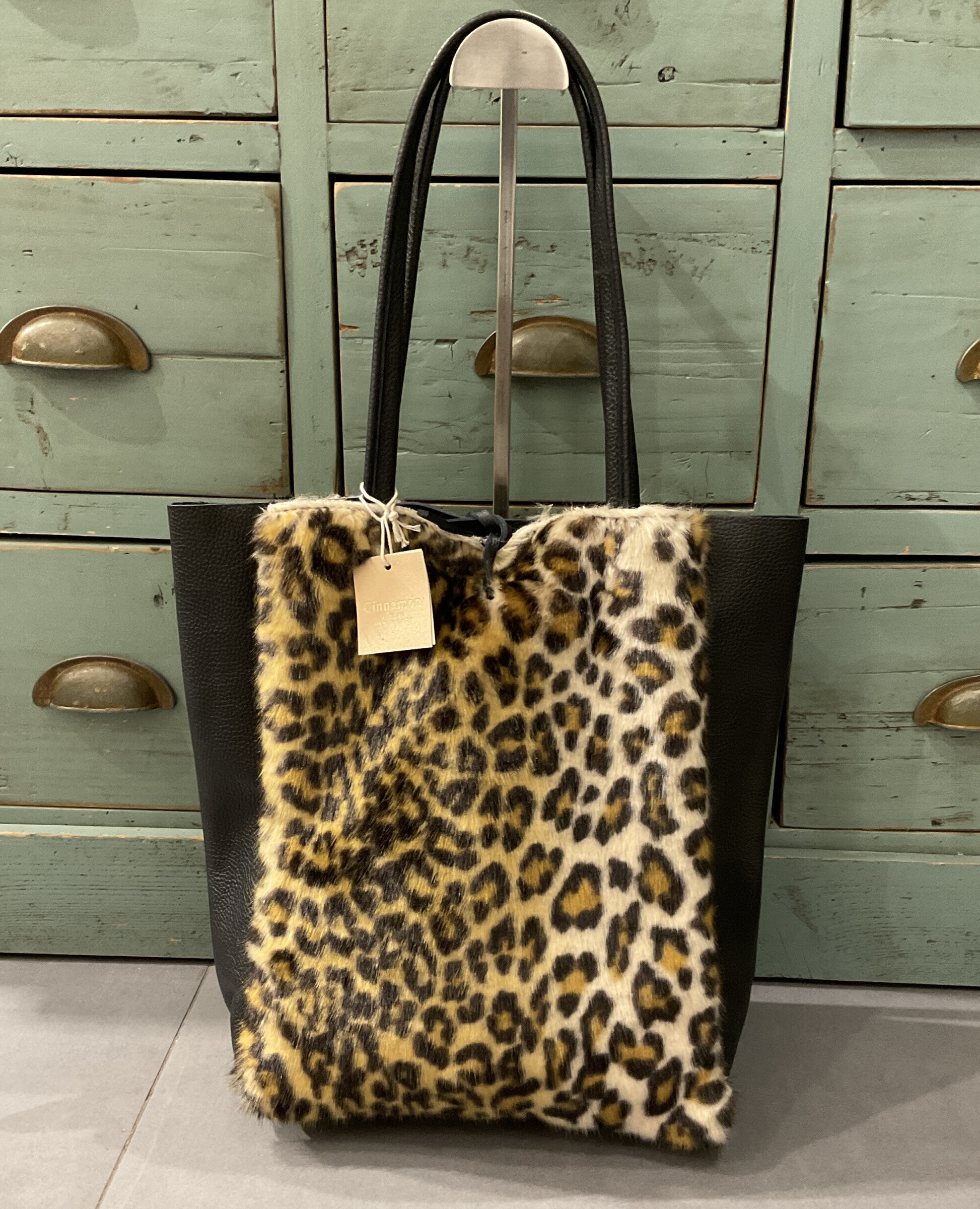 Wholesaler CINNAMON - Leopard print fur tote