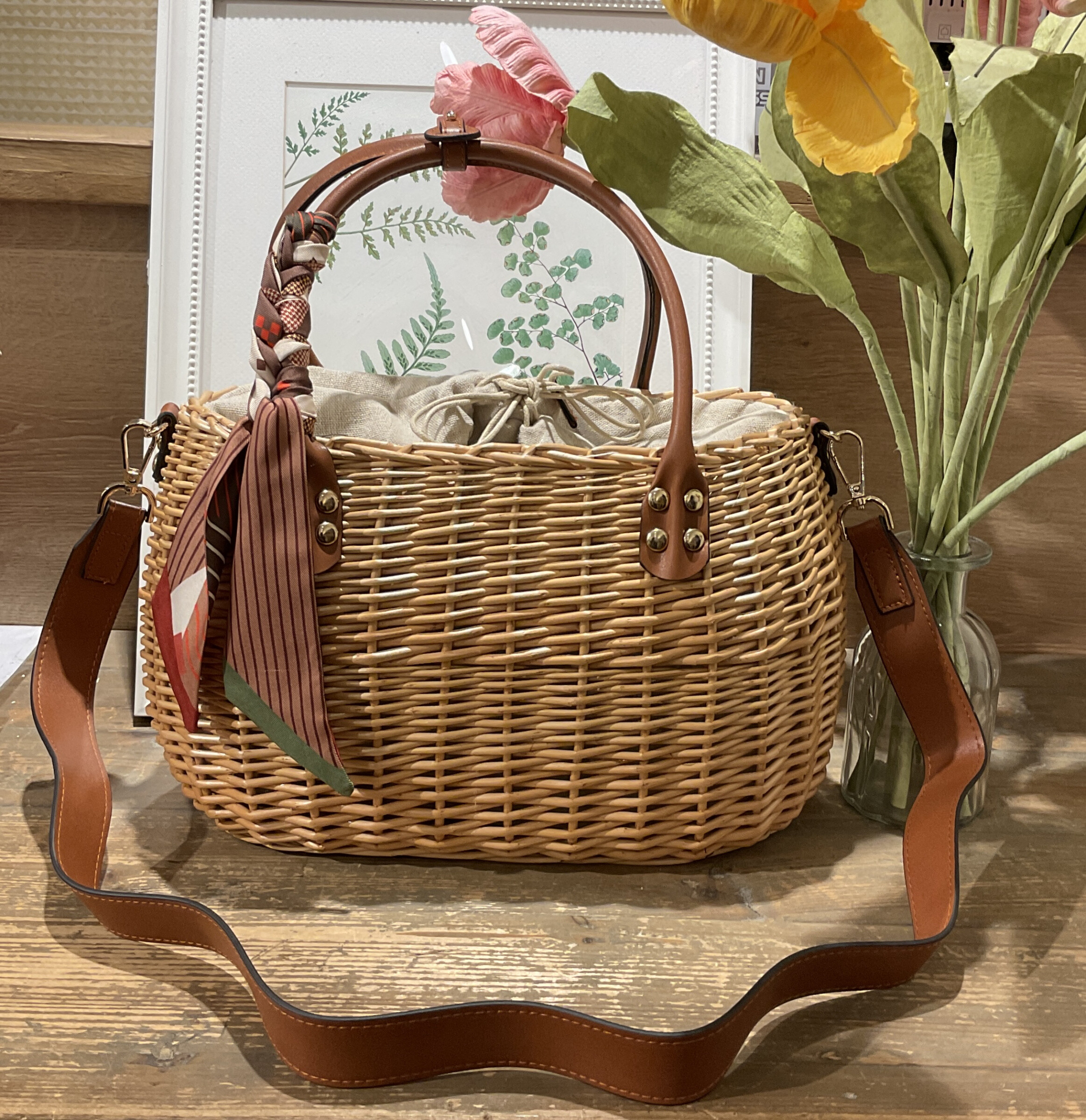 Mayorista CINNAMON - Cesta con bufanda y Bandouliere