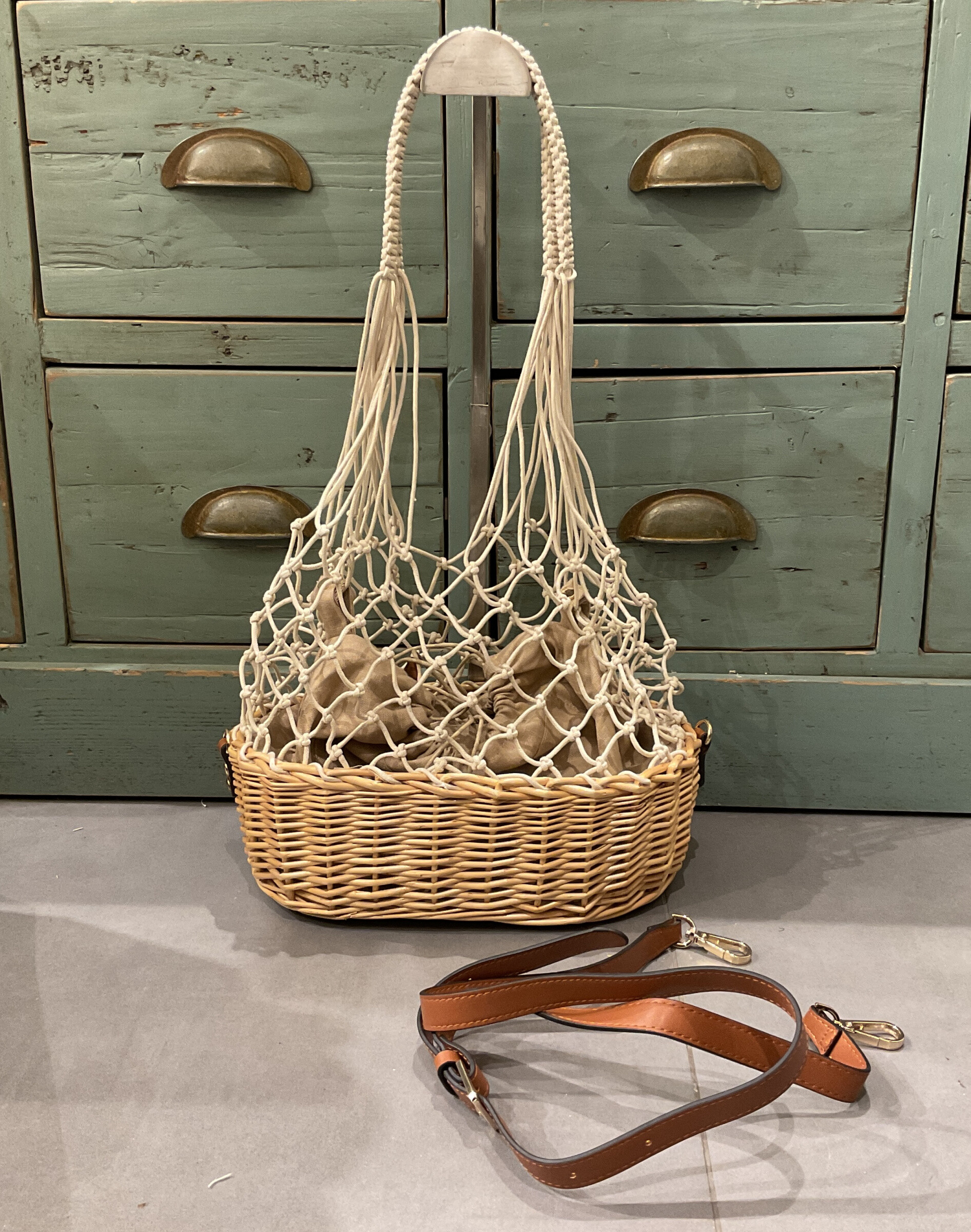 Mayorista CINNAMON - Cesta con bandolera