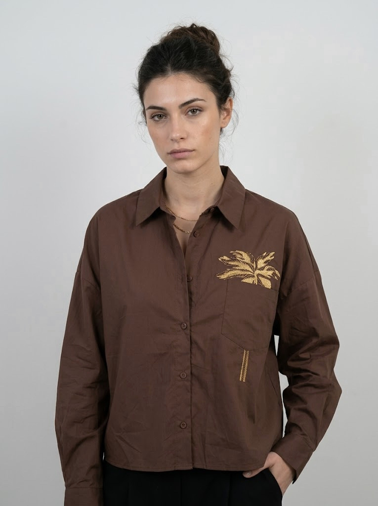 Grossiste CIVICO 1 - Chemisier femme avec broderie palmier et perles – style tropical chic