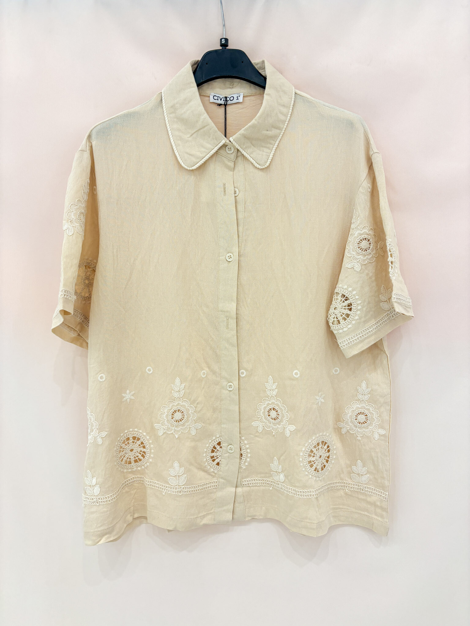 Grossista CIVICO 1 - CAMICIA VISCOSA RICAMATO FANTASIA COMPLETO MANICA CORTA