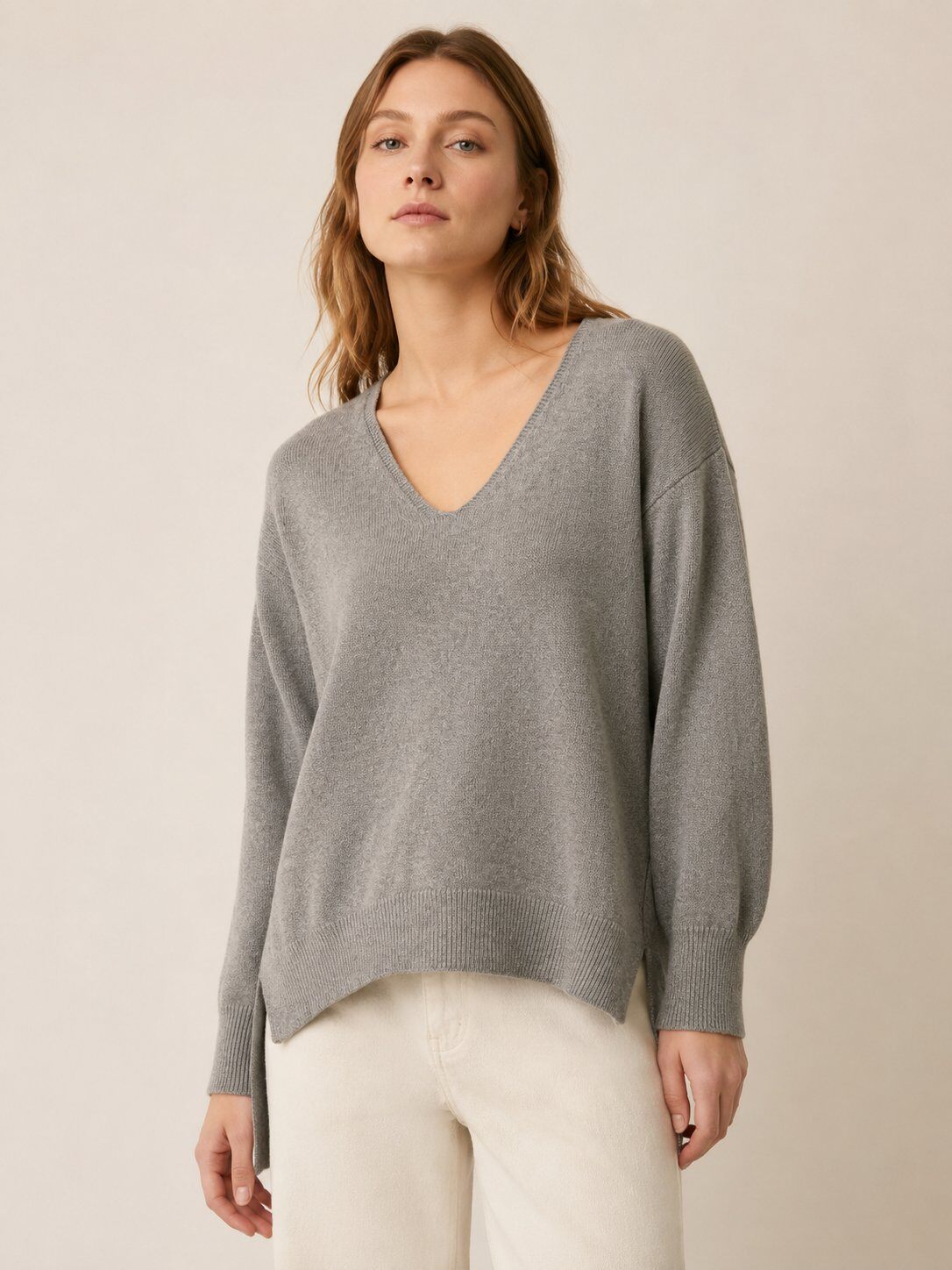 Grossiste CIVICO 1 - Pull Femme Oversize avec Col en V et Ourlet Asymétrique