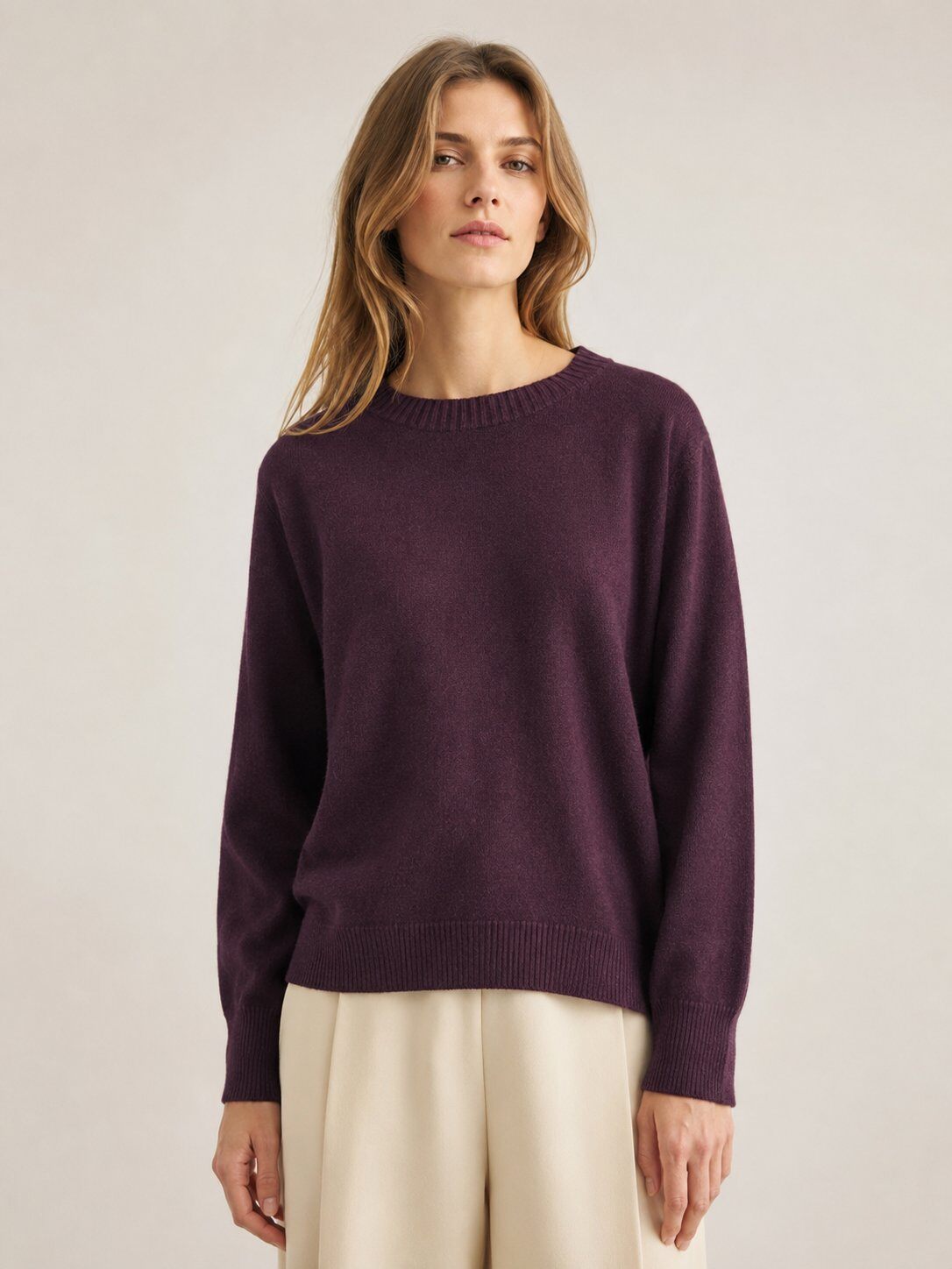Grossiste CIVICO 1 - Pull Femme Col Rond Oversize avec Ourlet Asymétrique et Fentes Latérales