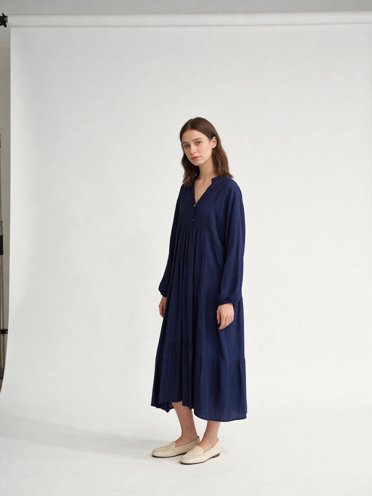 Wholesaler CLASSIC&CO - Flowy solid-colored maxi dress