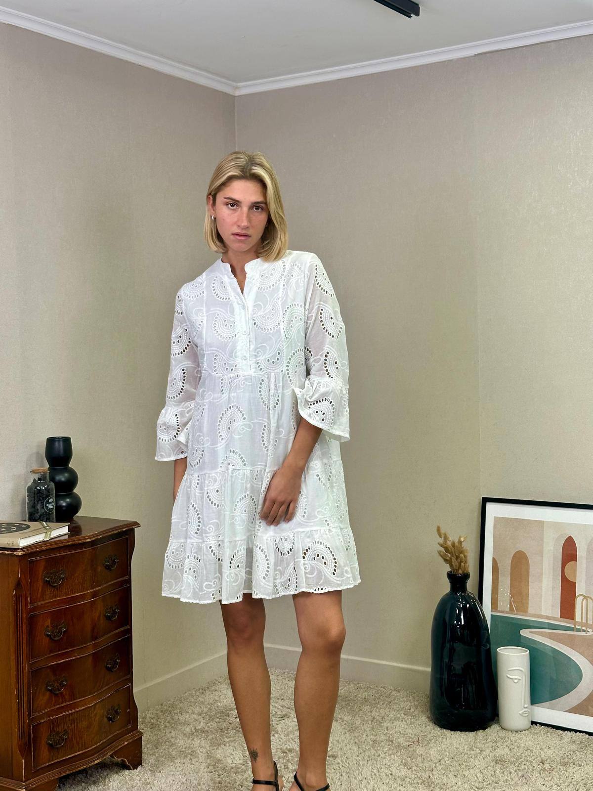 Wholesaler CLASSIC&CO - Lined eyelet embroidery tunic