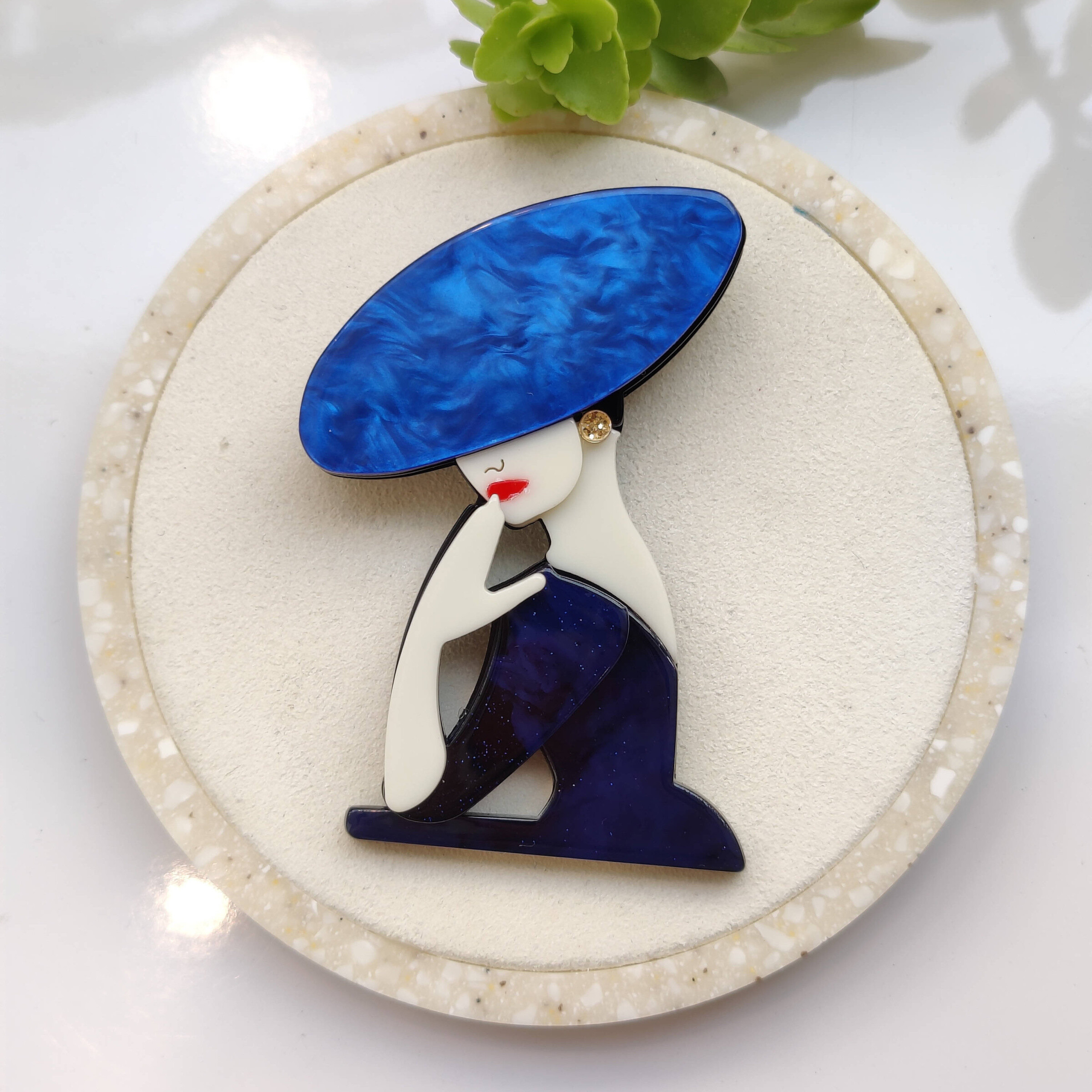 Wholesaler CLEDOR - Women's brooch with hat