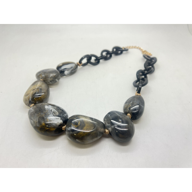 Wholesaler CLEDOR - Necklace made up of several small stones.
