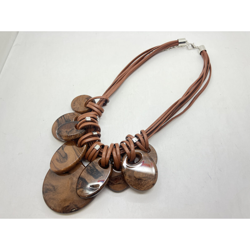 Grossiste CLEDOR - Collier avec des motifs qui s'entrelacent