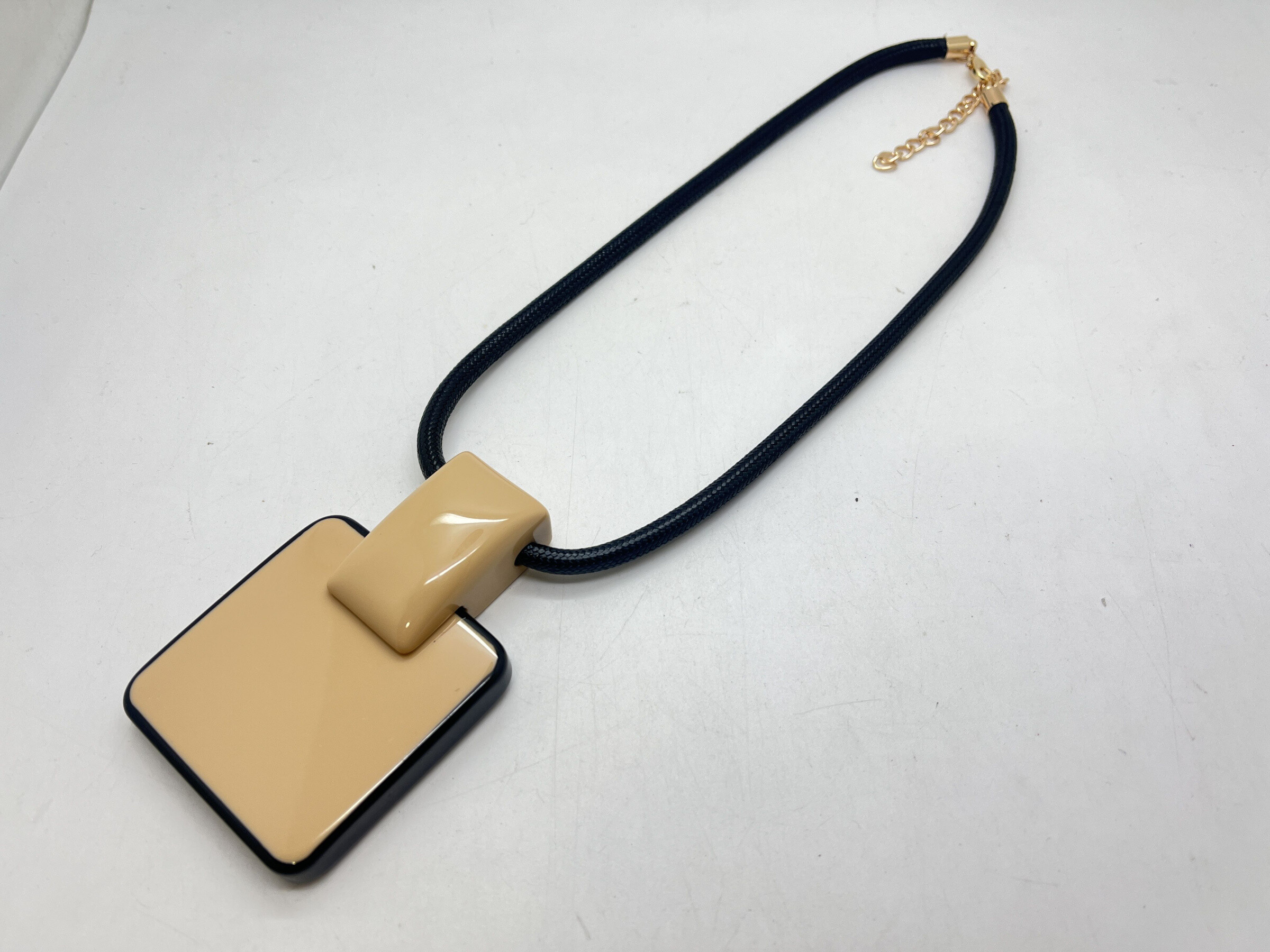 Grossiste CLEDOR - Collier motif carré