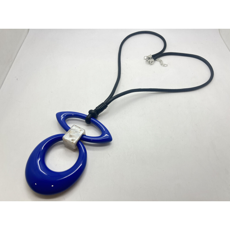 Wholesaler CLEDOR - Necklace with 2 geometric shapes: oval and loop.