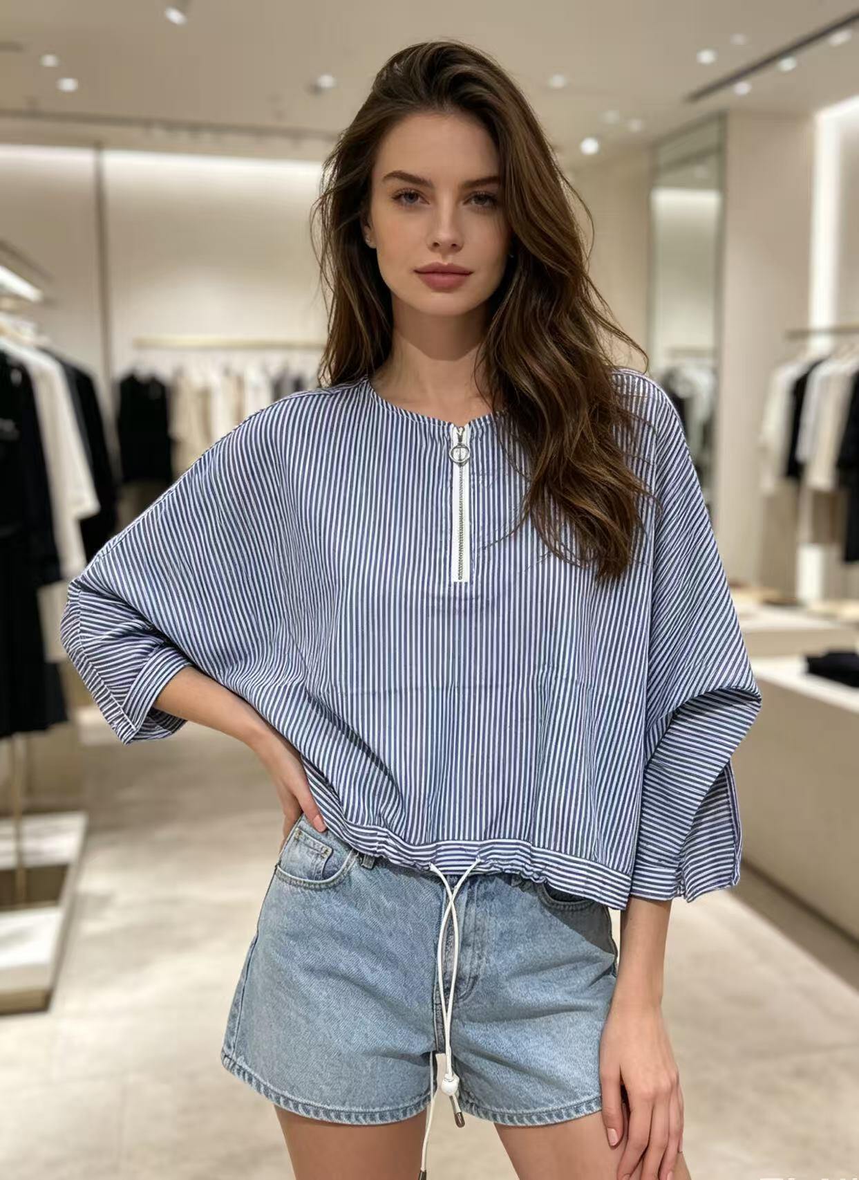 Grossista CM MODE - Blusa a righe con zip e cordoncino regolabile
