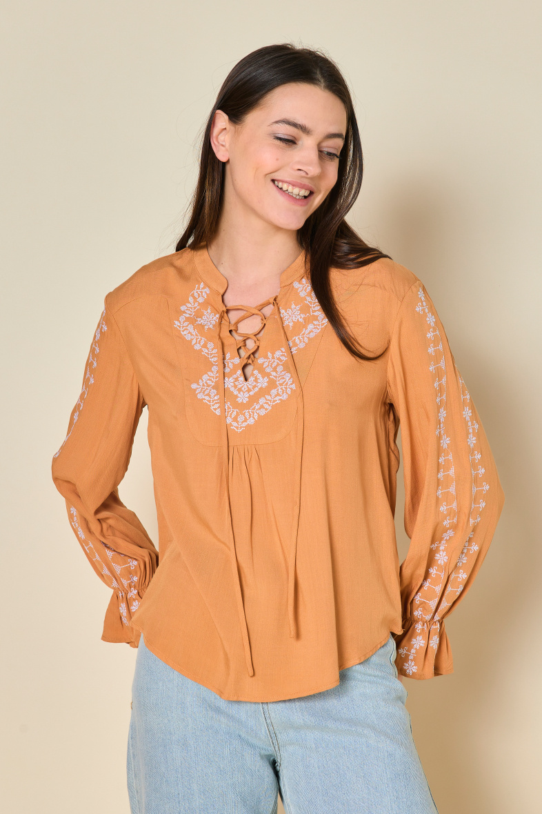 Großhändler Copperose - fließend bestickte Bluse mit Wunschärmeln