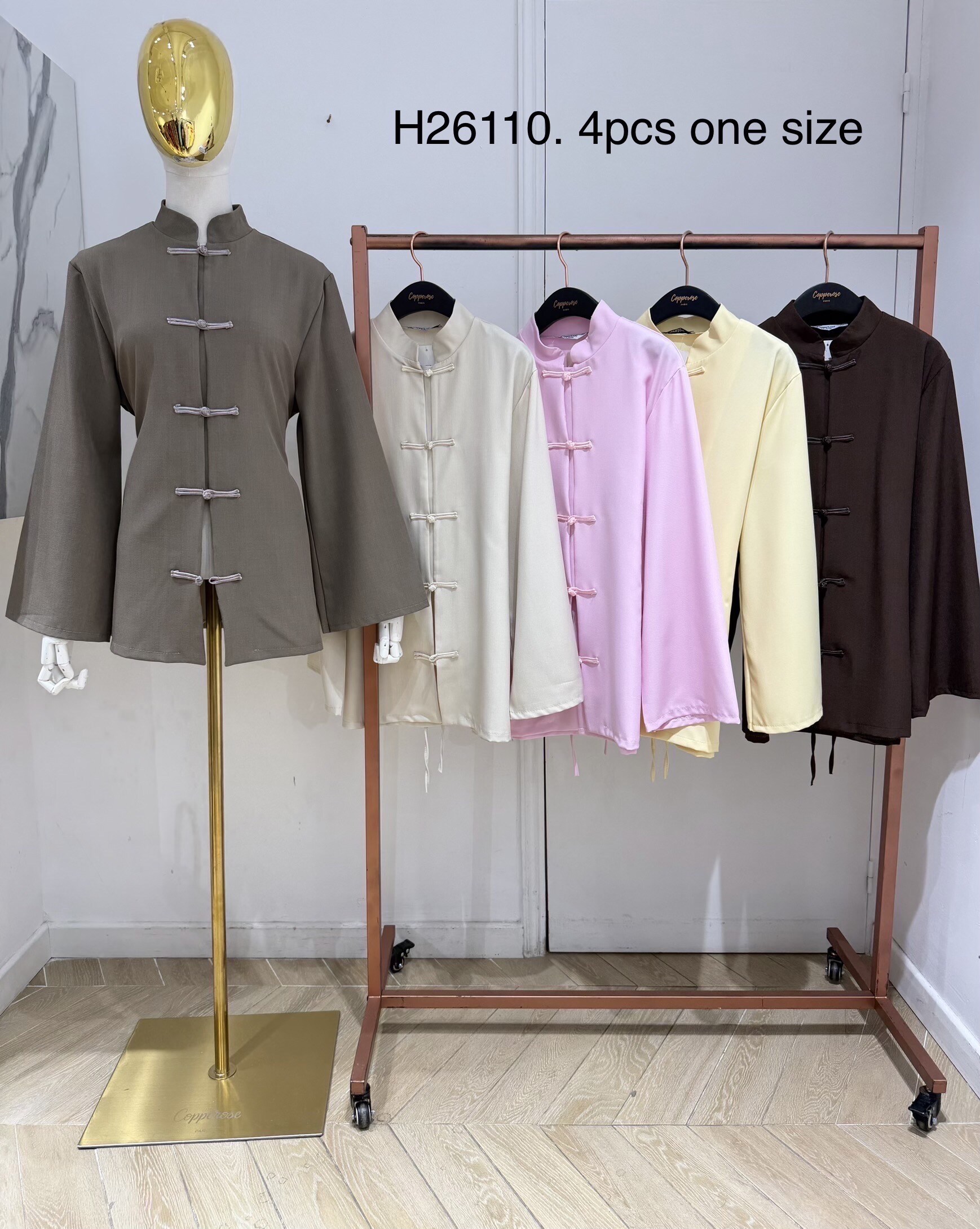 Grossiste Copperose - BLOUSE STRUCTURÉE À COL MAO ET BRANDEBOURGS
