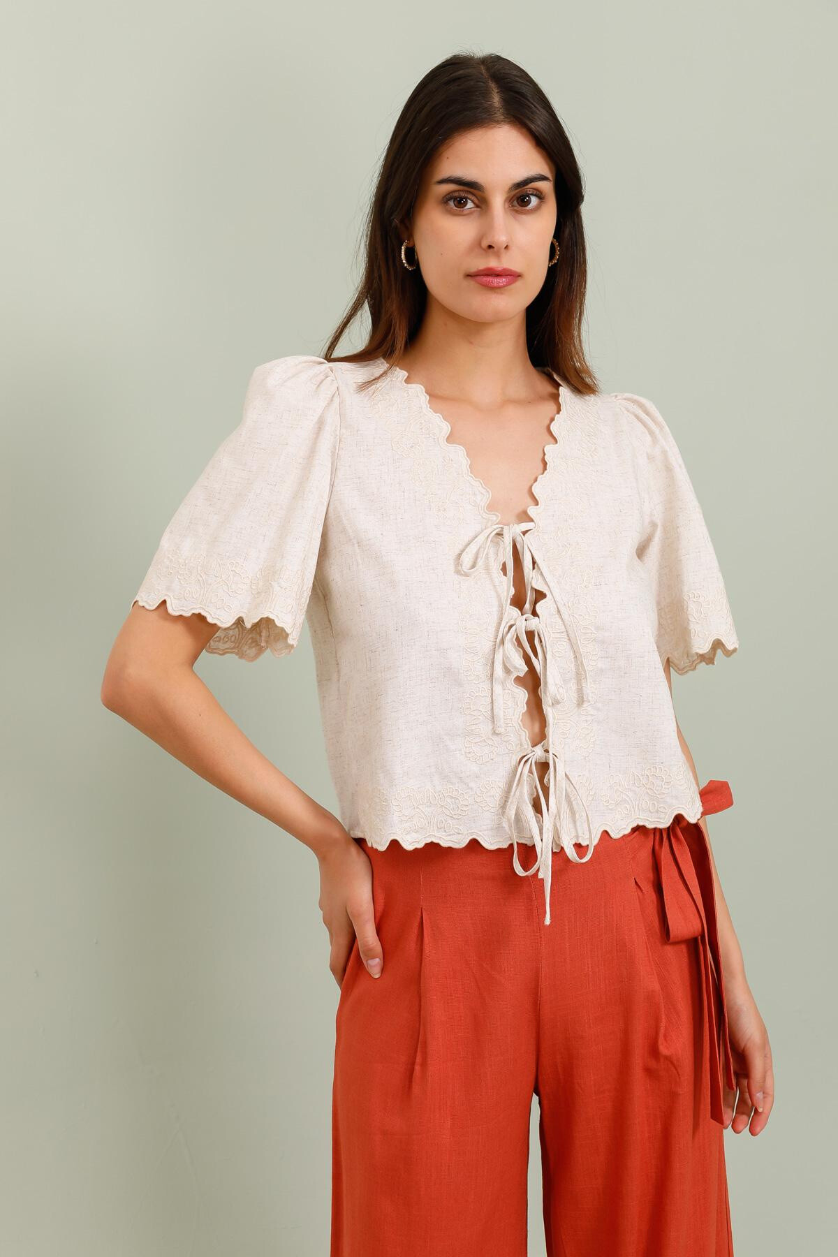 Grossiste Copperose - Blouse en lin mélangé à broderies et liens