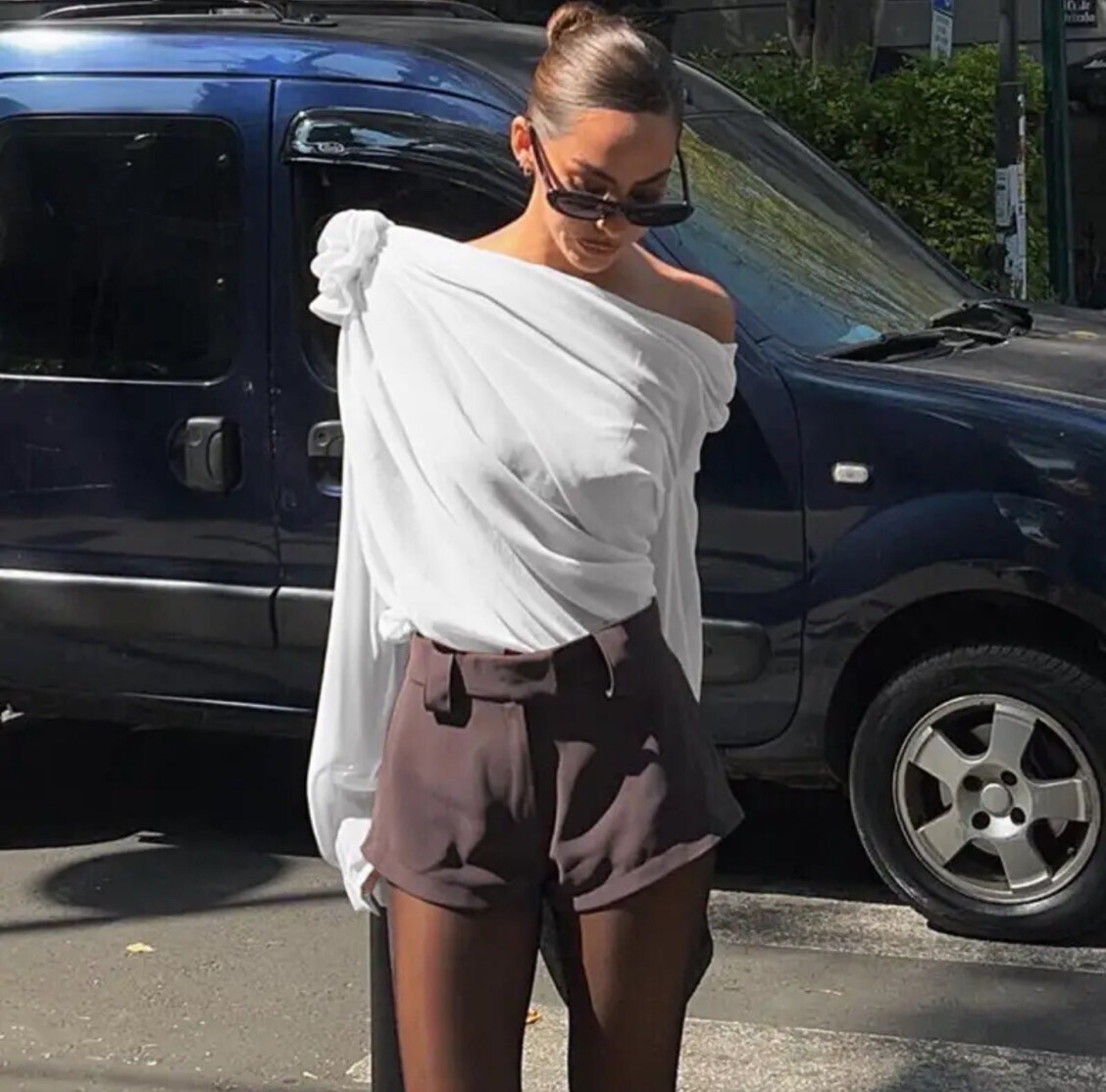 Grossiste Copperose - Body asymétrique avec broche en fleur