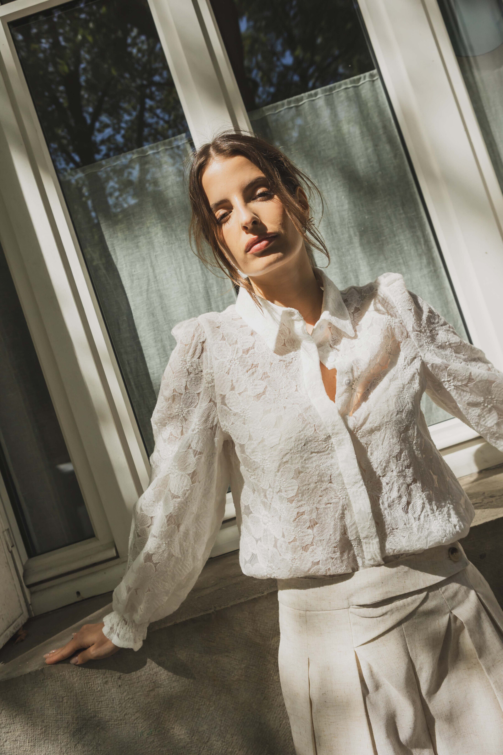 Grossista Copperose - Camicia in pizzo ricamato floreale