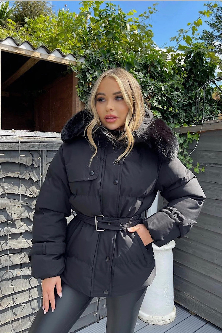 Grossiste Copperose - Doudoune courte bavolets et matelassée à capuche fourrée